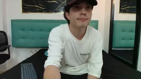 Snapshot of dia_fax18 chatting on October 24, 8:32 pm   online show from October 24, 8:32 pm