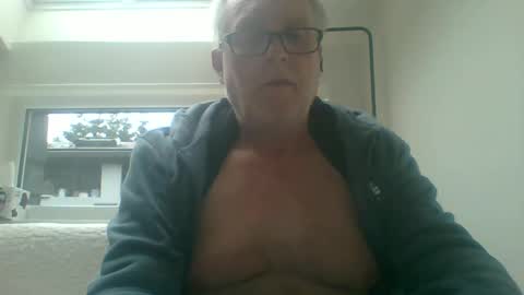 Snapshot of dial76 chatting on January 31, 1:34 pm dial76 online show from January 31, 1:34 pm