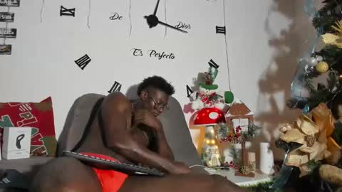 Snapshot of dilaan_carter chatting on December 28, 12:36 am joshua online show from December 28, 12:36 am