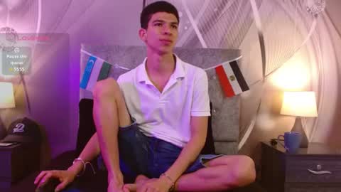 dilan_femboy_ online show from July 9, 2:21 pm