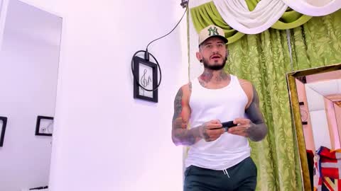 dilan_scootk_ online show from November 25, 7:38 pm