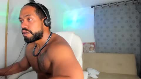 Snapshot of dimitry_muscle chatting on December 27, 2:14 am dimitry kyle mucle online show from December 27, 2:14 am