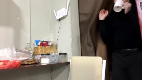 D  V  online show from February 10, 2:37 pm