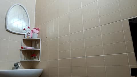 D  V  online show from December 2, 5:57 pm