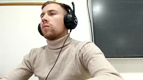 D  V  online show from December 6, 11:11 am