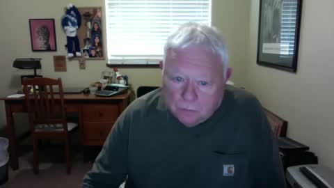 dirtrider195080438 online show from April 10, 8:16 pm