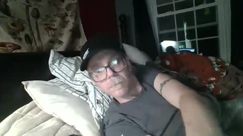 Snapshot of dixhexus chatting on February 17, 7:04 am Chris Williams online show from February 17, 7:04 am