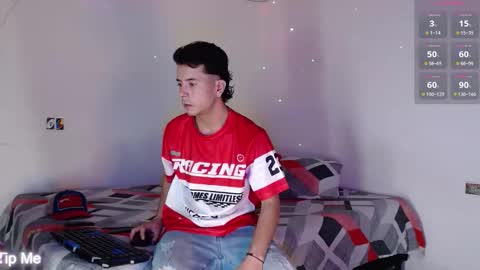 Snapshot of dominic_hanks chatting on October 7, 6:39 am DOMINIC AND ANDREW online show from October 7, 6:39 am