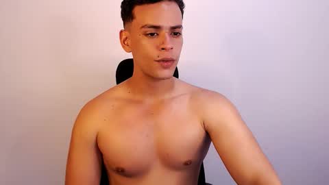 Snapshot of dominicblazze chatting on October 23, 10:35 pm Dominic online show from October 23, 10:35 pm