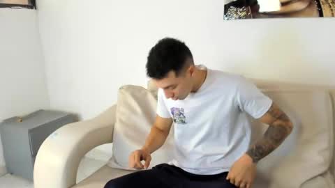 dominyck_ online show from April 5, 7:43 pm