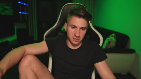 Dorian Reyes online show from November 15, 2:24 am