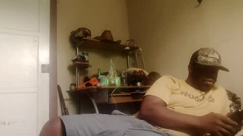 MrPirated online show from April 5, 6:15 pm