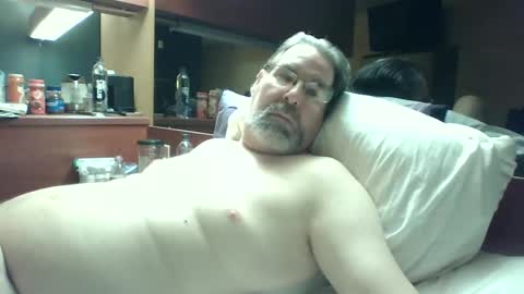 Snapshot of dragonbimale chatting on December 31, 8:45 pm DragonBiMale online show from December 31, 8:45 pm