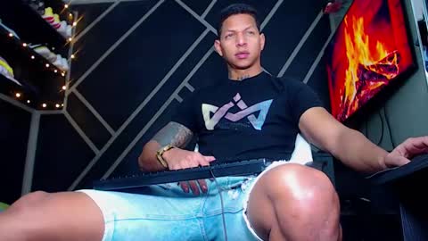 Snapshot of drake_jhonson08 chatting on January 17, 4:06 am Drake online show from January 17, 4:06 am