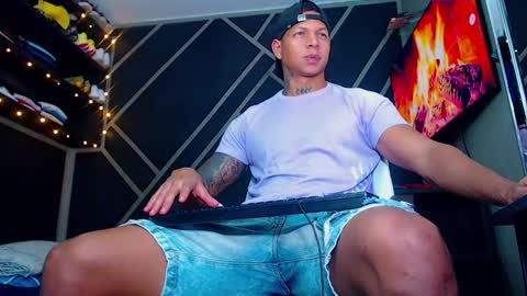 Snapshot of drake_jhonson08 chatting on December 22, 5:34 am Drake online show from December 22, 5:34 am