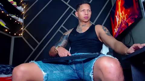 Snapshot of drake_jhonson08 chatting on February 4, 2:39 am Drake online show from February 4, 2:39 am