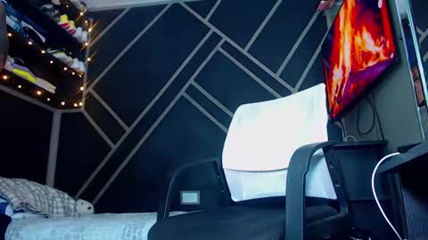 Snapshot of drake_jhonson08 chatting on February 8, 5:18 am Drake online show from February 8, 5:18 am