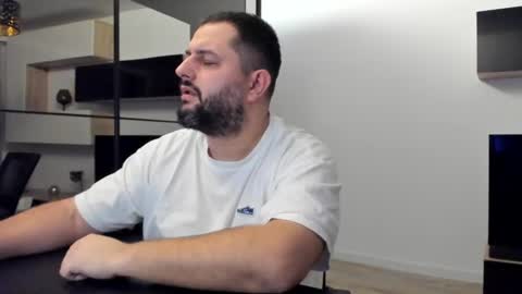 Draven A online show from February 2, 3:32 am