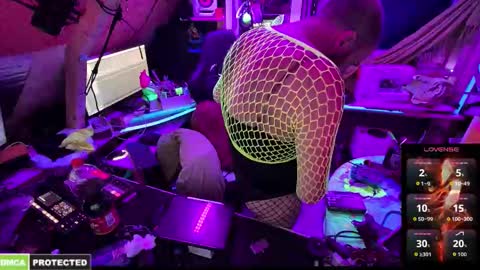 Snapshot of drawingcock chatting on October 4, 6:35 pm drawingcock online show from October 4, 6:35 pm