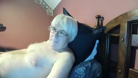 Snapshot of dug38 chatting on October 27, 1:30 am Doug online show from October 27, 1:30 am
