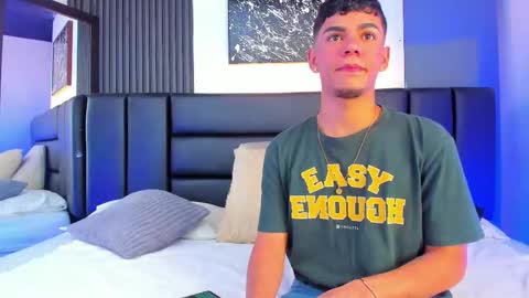 Thomas and Noah online show from November 21, 7:35 pm