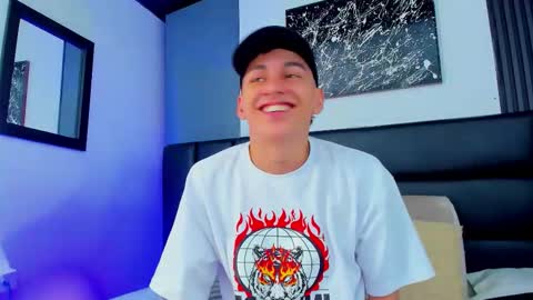 Thomas and Noah online show from November 9, 8:35 pm