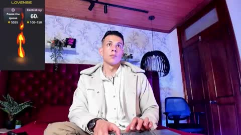 Snapshot of dustin_sonne chatting on October 24, 3:52 am Dustin Sonne online show from October 24, 3:52 am