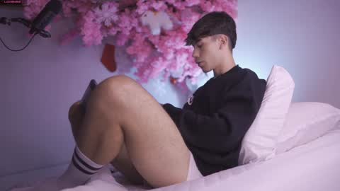 Snapshot of dwayne_xx chatting on December 27, 4:33 pm Dwayne xx online show from December 27, 4:33 pm