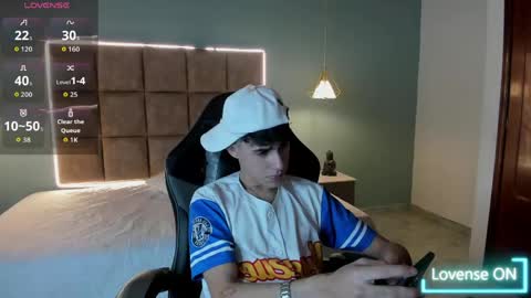 dyla_n18_ online show from May 21, 9:08 pm