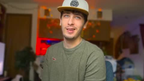 Snapshot of dylandaniel69 chatting on October 28, 2:52 pm Dylan Daniel 7.8 online show from October 28, 2:52 pm