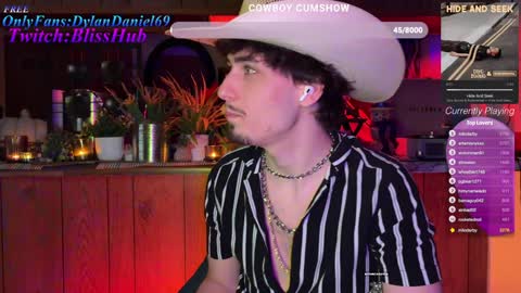 Snapshot of dylandaniel69 chatting on December 6, 11:03 pm Dylan Daniel 7.8 online show from December 6, 11:03 pm