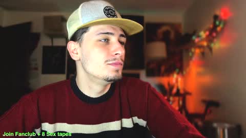 Snapshot of dylandaniel69 chatting on February 6, 9:28 pm Dylan Daniel 7.8 online show from February 6, 9:28 pm