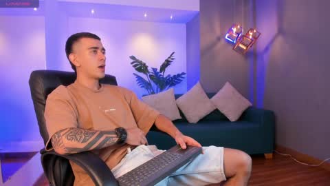 Dylann  Everyday From 1430 to 2130 Col Time online show from December 24, 6:17 pm