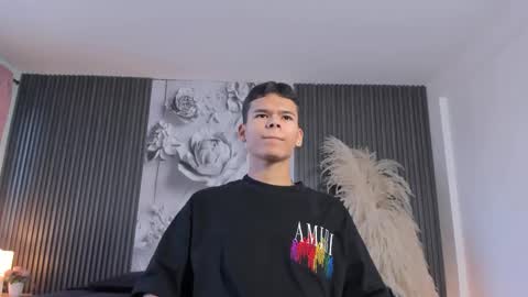 dylanroyce_ online show from March 22, 12:54 pm