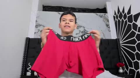 dylanroyce_ online show from March 18, 12:30 pm