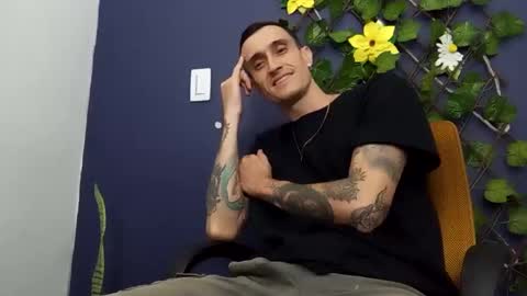 Snapshot of ed_big_cock chatting on October 5, 7:34 am Edd Gallego online show from October 5, 7:34 am