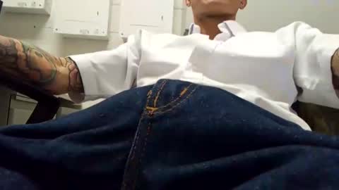 Snapshot of ed_big_cock chatting on March 12, 12:04 pm Edd Gallego online show from March 12, 12:04 pm