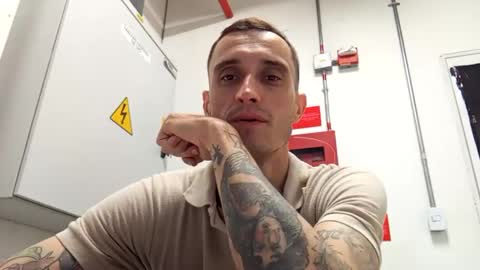 Snapshot of ed_big_cock chatting on March 9, 1:15 pm Edd Gallego online show from March 9, 1:15 pm