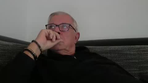 eisbaer1957 online show from November 30, 8:05 am