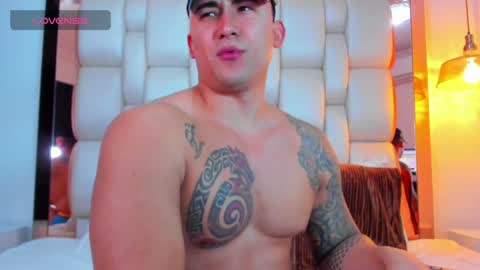 Snapshot of elliott_veelez chatting on January 26, 1:04 pm E L L I O T    V E L E Z online show from January 26, 1:04 pm