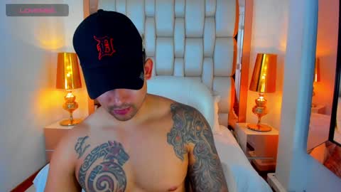 Snapshot of elliott_veelez chatting on January 31, 8:22 pm E L L I O T    V E L E Z online show from January 31, 8:22 pm