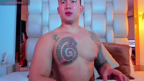 Snapshot of elliott_veelez chatting on February 23, 12:11 pm E L L I O T    V E L E Z online show from February 23, 12:11 pm