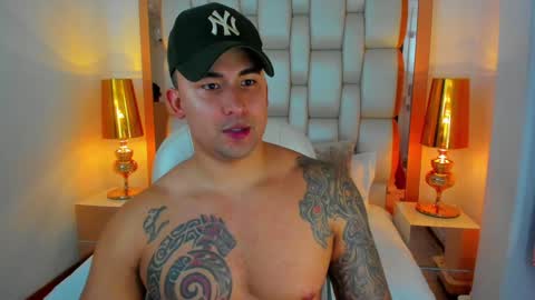 Snapshot of elliott_veelez chatting on January 7, 8:31 pm E L L I O T    V E L E Z online show from January 7, 8:31 pm