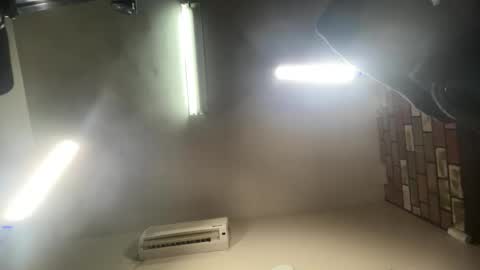 elsanti9q online show from February 16, 8:45 am