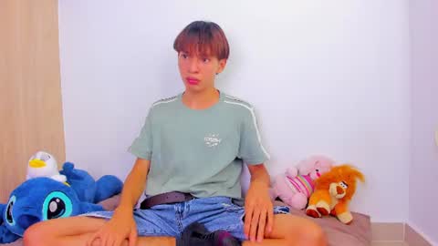  E  L  Y   K  I  N  G   online show from June 17, 7:26 pm