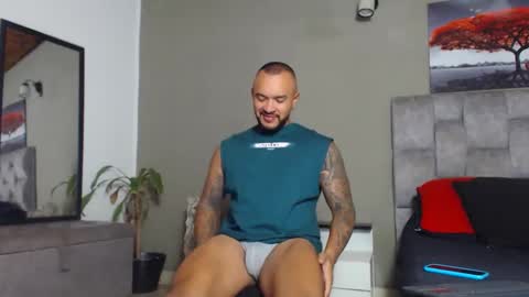 Snapshot of emanuelspencer chatting on October 25, 1:46 pm emanuelspencer online show from October 25, 1:46 pm