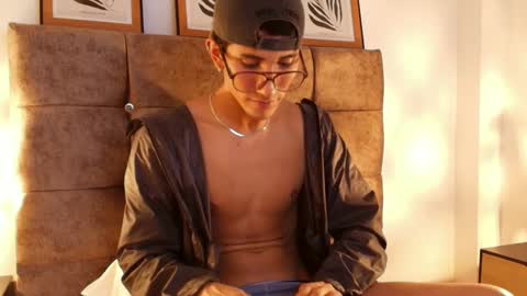 EmilioRiv   online show from January 22, 4:44 am