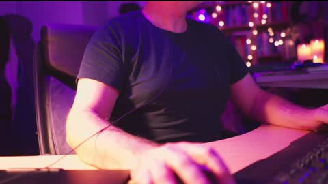 uk online show from December 8, 10:03 pm