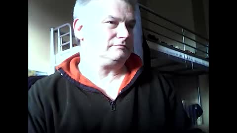 Snapshot of englishguysurrey chatting on October 27, 2:08 pm englishguysurrey online show from October 27, 2:08 pm