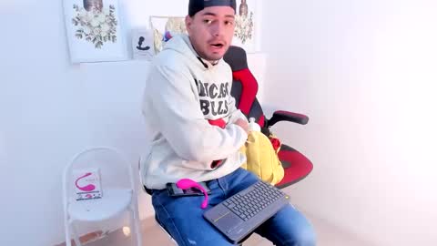 Enrique Villazon online show from January 27, 12:48 pm